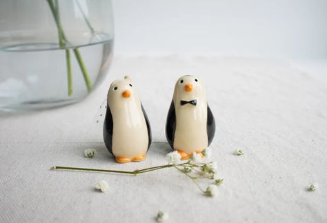 Penguin Cake Toppers, Penguin Wedding, Penguin Couple, Couple Cake, Penguin Cakes, Ceramic Wedding, Wedding Cake Toppers Unique, Cute Penguin, Ceramic Animals