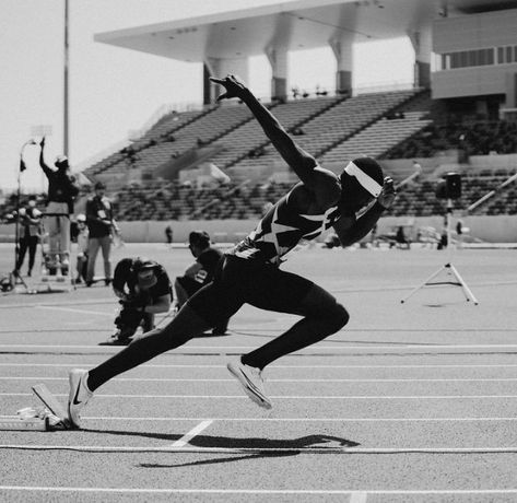 Track And Field Aesthetic Men, Photojournalism Ideas, Black Track Aesthetic, Track And Field Photography, Track Athlete Photoshoot, Black Man Running Photography, Athletics Track Aesthetic Long Jump, Track Photography, Extreme Sports Photography