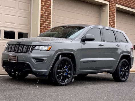 Black Jeep Cherokee, Grand Jeep Cherokee, Grey Jeep, Jeep Grand Wagoneer Custom, Jeep Grand Cherokee 2023, Jeep Driving, Mom Cars, Jeep Grand Cherokee Accessories, Black Jeep Grand Cherokee