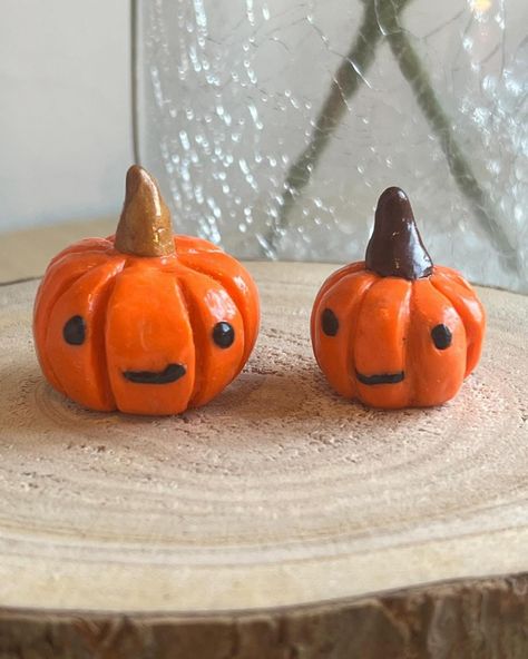 https://sjmcanvadesigns.etsy.com/listing/1790125011 Fimo Halloween, Clay Pumpkin, Clay Halloween, Desk Buddy, Large Pumpkin, Imperfectly Perfect, Small Pumpkins, Modeling Clay, Halloween Pumpkins