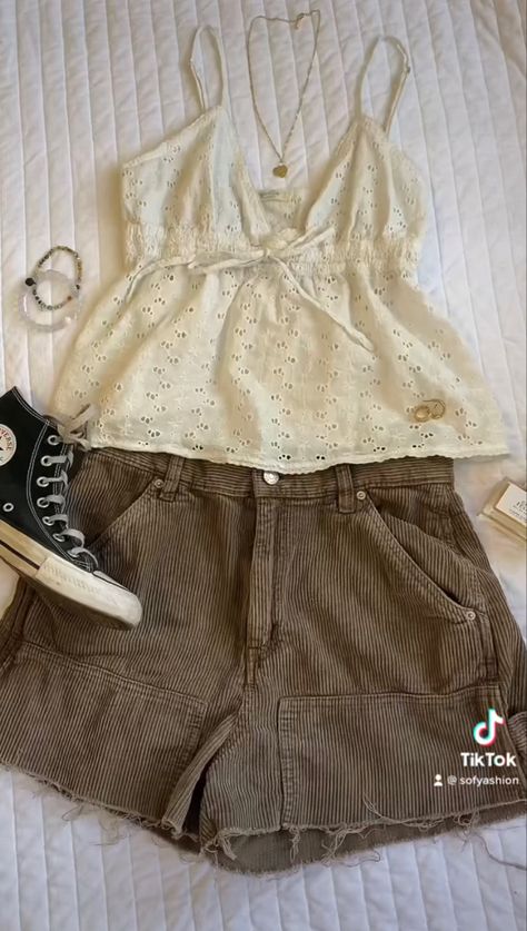 Bike Riding Aesthetic, Spain Outfit, Artsy Girl, Ride Along, Adventure Outfit, Current Styles, Girls Summer Outfits, Evening Outfits, Swaggy Outfits