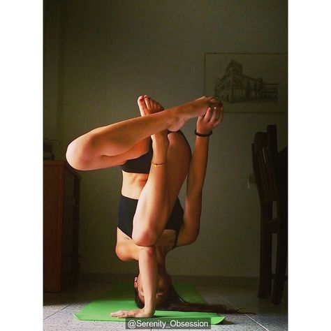 Yoga Exercises, Tripod Headstand, Headstand Poses, Yoga Handstand, Yoga Inspo, Yoga Motivation, Yoga Moves, Yoga Times, Acro Yoga