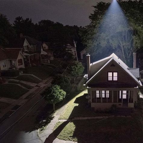 @gochagia on Instagram All Black House Exterior, Surreal House, Weird Town, Dark Homes, Dark Lighting, Dreamcore Aesthetic, One Hour Photo, Creepy Houses, Dark House