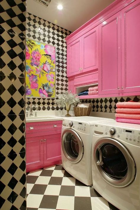 Retro Laundry Room Ideas, Maximalist Laundry Room, Laundry Design Ideas, Pink Laundry Room, Pink Laundry Rooms, Laundry Room Layouts, Laundry Room Renovation, Laundry Design, Laundry Room Ideas