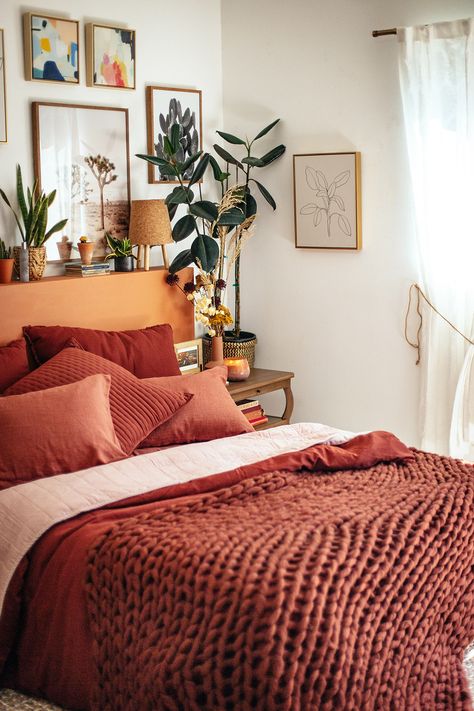 Renter Bedroom Makeover, Burgundy Boho Bedroom, How To Style Bed, Mcm Bedding, Bed In Corner Of Room, Boho Vintage Bedroom, Philly Apartment, Sunset Bedroom, Colourful Bedding