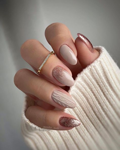 Ongles Beiges, Beige Nails Design, December Nails, Nagellack Trends, Nude Nail Designs, Christmas Gel Nails, Beige Nails, Sweater Nails, Girly Acrylic Nails