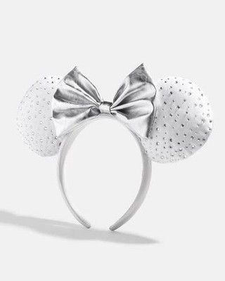 Two new Disney Minnie Mouse Ears (Headbands) launched today at BaubleBar. Don't miss out on ear-resistibly cute fashion with these comfortable and sparkly Minnie Mouse Ear Headbands. Check them out here or by using the link in my bio: https://disneymouseketeer.com/new-disney-minnie-mouse-ears-at-baublebar/ #disney #disneyland #disneyworld #disneygram #disneylife #disneyprincess #waltdisneyworld #disneypintrading #mickeymouse #minnieears #minniemouseears #baublebar #disneyparks #mickeyears ... Princess Minnie Ears, Sleeping Beauty Castle Disneyland, Disneybound Ideas, Stitch Ears, Disney Ears Headband, Disneyland Ears, White Baubles, Disney Minnie Mouse Ears, Minnie Ears Headband