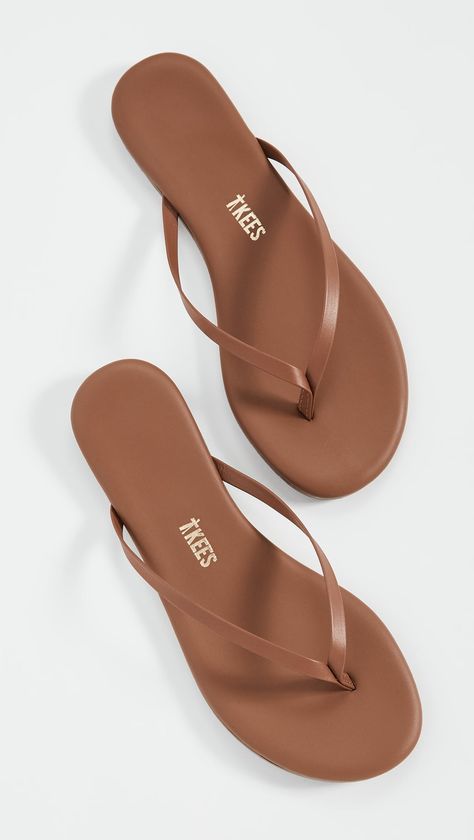 Tkees Foundations Matte Flip Flops Tkees Flip Flops Outfit, Tkees Flip Flops, Leather Flip Flops Womens, Shopping Queen, Dr Shoes, Trending Sandals, Leather Flip Flops, Skateboard Art, Casual Clothing