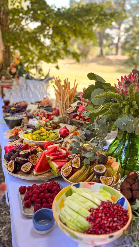 Wedding buffet food fruits chesse board grape falafels Wedding Fruit Decoration, Veggie Wedding Food, Fruit Station Wedding, Fruit At Wedding, Wedding Fruit Bar, Healthy Wedding Food, Fruit Table Wedding, Vegetarian Wedding Food, Wedding Fruit Table