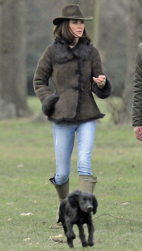 Barbour Boots, Countryside Outfit, Dog Walking Outfit, Kate Middleton Style Outfits, Düşes Kate, Working Cocker, Queen Kate, Kate Middleton Outfits, Walking Outfits