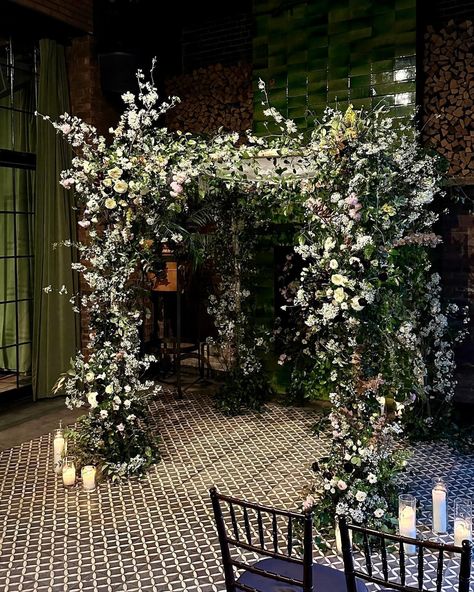 showing off all of her angles 📐 @boweryhotel_events // #chuppah #ceremonyflowers #weddingflowers #budsofbrooklyn #love #nycflorist #brooklynflorist Huppah Wedding Indoor, Huppah Wedding Outdoor, Calma Floral, Huppah Wedding, Chuppah Ideas, Nyc Florist, Wedding Indoor, Ceremony Flowers, Classic Wedding