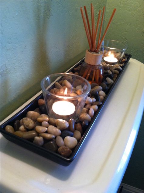 Para o lavabo: bandeja simples, pedras, velas e um difusor. Simples e chique! Decorating Bathroom, Decor Ikea, Apartment Bedroom Decor, Bathroom Decor Apartment, Spa Decor, Apartment Bathroom, Bathroom Countertops, Bathroom Spa, Easy Home Decor