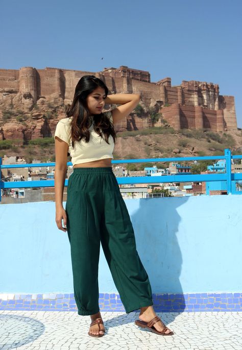 Custom Made Baggy Pants for Women Dark Green Linen Pant - Etsy New Zealand Cropped Linen Trousers Outfit, Dark Green Summer Outfit, Baggy Outfit Woman, Green Trousers Outfit, Baggy Pants For Women, Green Linen Trousers, Green Linen Pants, Linen Pants Outfit, Pants Model