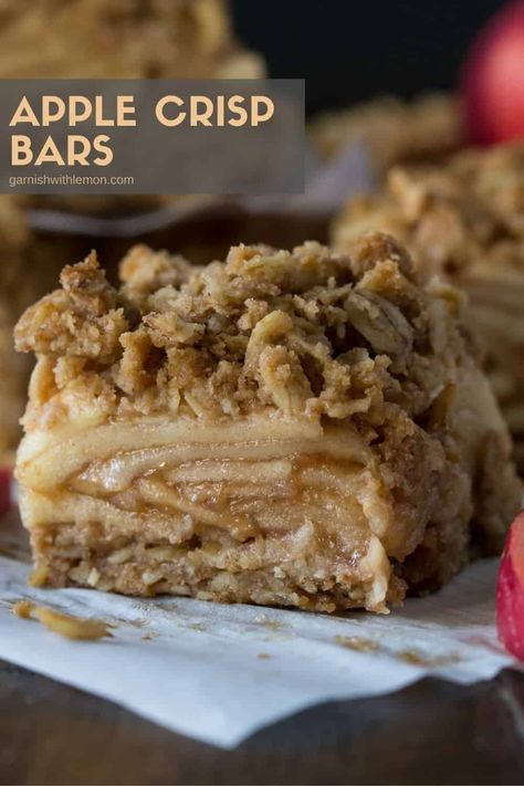 You get the best of both worlds with this Easy Apple Crisp Bars recipe. A cross between an apple crisp & an apple pie, these layered bars have a double dose of the crunchy streusel topping that everyone adores. #appledessert #applecrisp #applebars #falldessertrecipe Apple Crisp Bars, Desserts Fall, Apple Crisp Easy, Apple Bars, Apple Dessert Recipes, Baking Recipe, Apple Crisp Recipes, Oreo Dessert, Crisp Recipe