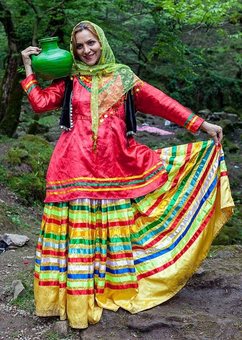 Traditional Iranian Clothing: A Reflection of History and Culture - To Iran Tour Iran Clothes, Traditional Iranian Clothing, Iranian Clothing, Iranian Clothes, Dress Over Pants, Unique Clothing Style, Iranian Women Fashion, Iranian Women, Cultural Identity