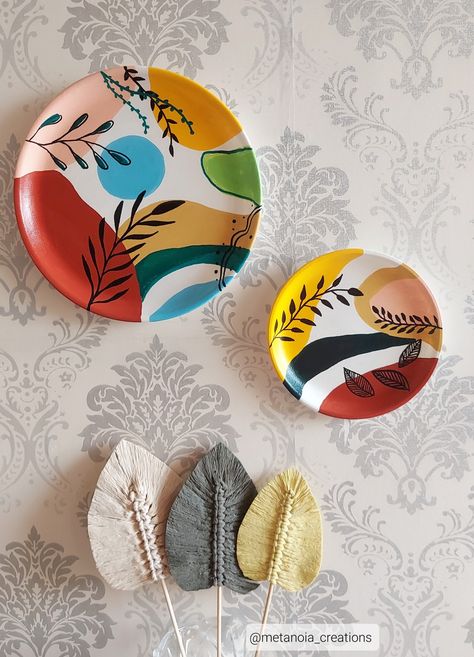 DIY Boho wall plates | Boho Wall Decor | DIY Boho Wall Plates Decor, Circle Boho Wall Art, Terracotta Plates Wall Decor, Painting On Paper Plates, Boho Plates On Wall, Terracotta Plate Painting, Boho Wall Decor Diy, Art For Seniors, Plate Painting Ideas