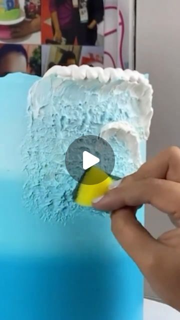 Swimming Cakes Ideas, How To Make Buttercream Waves On A Cake, Waterfall Cake Design, Unique Buttercream Cake Designs, Cake Waves Frosting, Easy Beach Birthday Cake, Tropical Cake For Men, Messy Cake Design, Cake Decor Videos