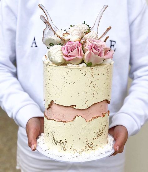 We are obsessing over this cake by @2makeitsweet in Perth! They sure know how to sweeten up our day 😍 This is a Caramel Mudcake and a White… 2023 Cake, Fault Line Cake, Wedding Cake Trends, Mini Wedding Cakes, Cake Trends, Just Cakes, Occasion Cakes, Drip Cakes, Savoury Cake