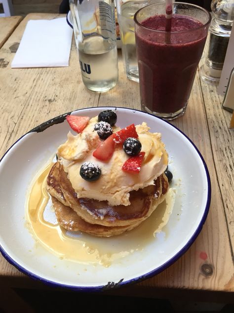 Pancake Day Uk, London Breakfast Aesthetic, Best Breakfast In London, Pancake Bunny Breakfast, London Breakfast, London Clubs, Food Breakfast, London Food, Breakfast Pancakes