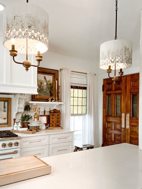 Old Farmhouse Kitchen, Farmhouse Vibes, Build House, Kitchen Cabinets Decor, Cottage Kitchens, Home Styles, French Country Kitchen, Custom Built Homes, Kitchen Redo