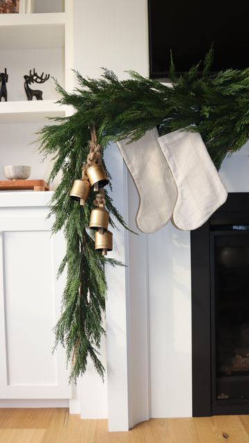 Christmas Fireplace Stockings Mantels, Natal, Christmas Decor Mantle Ideas, Magnolia Garland Christmas Mantel, Christmas Garland On Cabinets, Christmas Garland Aesthetic, Chimney Garland Christmas, Fireplace With Garland, Christmas Mantle Stocking Decor