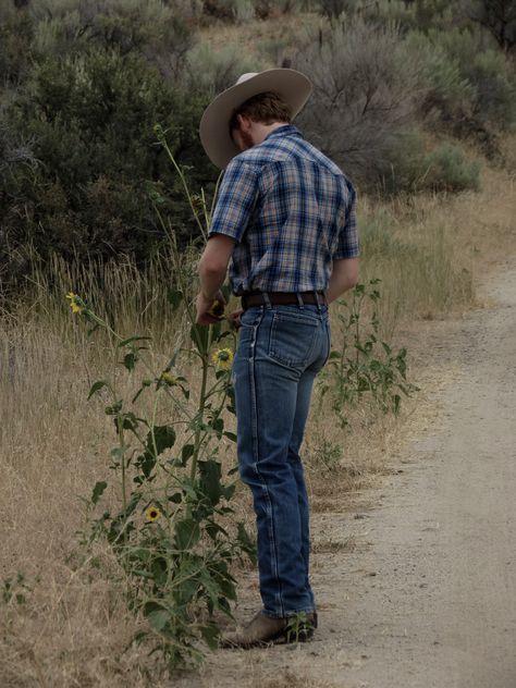 Farming Outfits Men, Farmer Aesthetic Outfit Men, Men's Western Fashion, Farm Outfit Aesthetic Men, Farmer Clothes Men, Farmer Style Men, Country Aesthetic Men, Farmer Man Aesthetic, Cowboy Men Aesthetic