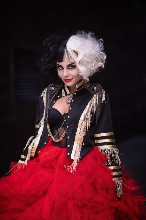 Punk Chic Fashion, Cruella Deville Costume, Clown Costume Women, Cruella Costume, Film Party, Tux Shirt, Punk Chic, Clown Clothes, Female Clown