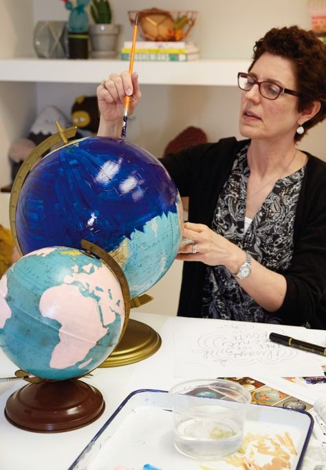 World Globe Crafts, Painted Globe Diy, Globe Diy Projects, Globe Upcycle, Globe Painting, Diy Globe, Globe Projects, Globe Diy, Old Globe