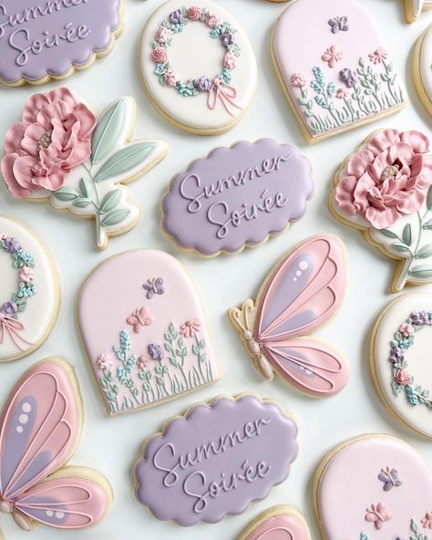 Leah Durso (@the.vintage.oven) • Instagram photos and videos Garden Cookies, Vintage Oven, Fairy Baby Showers, Custom Sugar Cookies, Flower Birthday Party, Fairy Garden Birthday Party, Butterfly Cookies, Royal Iced Cookies, Butterfly Birthday Party