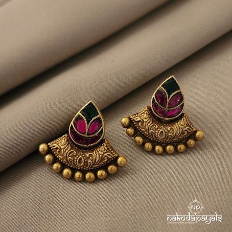 Antique Earrings Gold, Gold Antique Earrings, Silver Gold Plated Jewellery, Earrings Gold Indian, Gold Earrings Design, Beautiful Gold Earrings, Nakoda Payals, Gold Earing, Gold Jewelry Prom