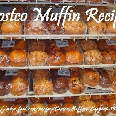 Costco Muffins - Copycat @keyingredient #cake #muffins #chocolate Costco Muffin Recipe, Costco Muffins, Nutella Brownies, Grandma's Kitchen, Baked Bacon, Baking Bread Recipes, Lemon Cake Mixes, Breakfast Bites, Oreo Recipes