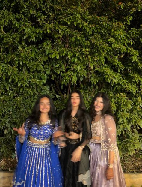 Shaadi Aesthetic Pics, Desi Event Aesthetic, Desi Aesthetic With Friends, Indian Friends Aesthetic, Shaadi Aesthetic, Shaadi Vibes, Desi Things, South Asian Aesthetic, Desi Vibes