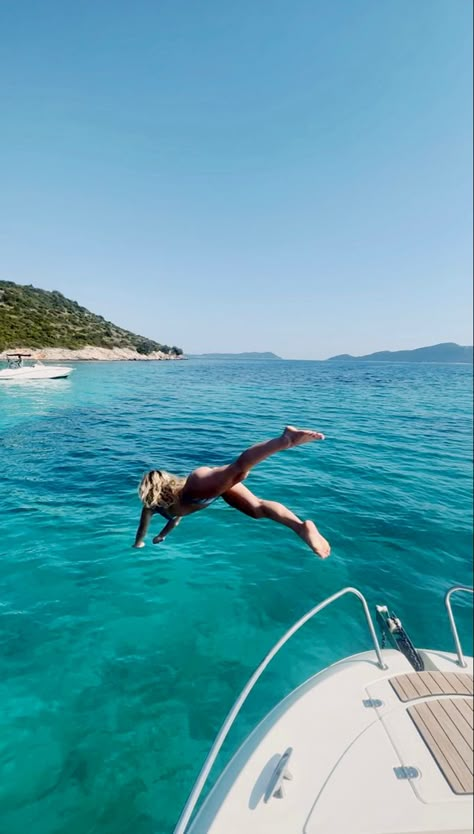 Greece Boat Pictures, Croatia Boat Aesthetic, Boat Summer Pictures, Photo On Boat, Boat Days Aesthetic, Boat Summer Aesthetic, Aesthetic Boat Pictures, Summer Boat Pictures, Sailing Boat Aesthetic