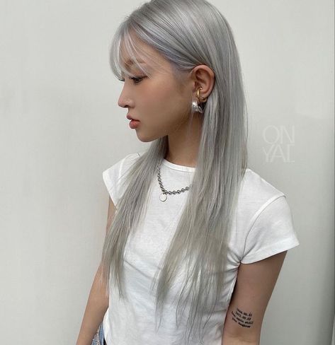 Silver Hair Tanned Skin, Platinum Blonde Hair Asian Tan, Silver Hair With Curtain Bangs, Asian With Silver Hair, Silver Hair Tan Skin, Icy Blonde Hair Asian, Silver Hair On Tan Skin, Platinum Asian Hair, Silver Asian Hair