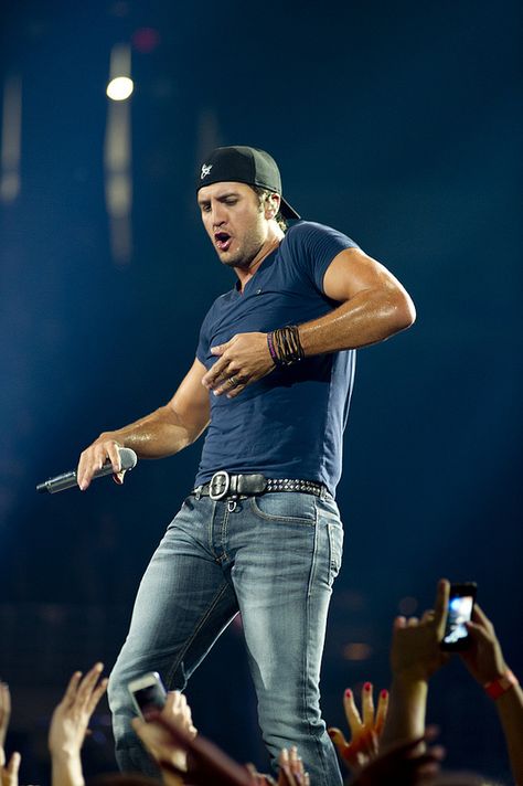 Luke Bryan Luke Bryan Wallpaper, Luke Brian, Like Bryan, Luke Bryan Fan, Luke Bryan Pictures, Country Music Artists, Country Men, Luke Bryan, I Love Music