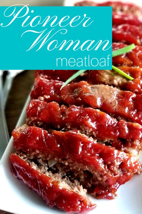 This Pioneer Woman meatloaf recipe from Ree Drummond is the ultimate comfort food dish! Made from scratch, this meatloaf is moist and juicy, thanks to the bacon and delicious tomato based sauce topping. Serve this with a side of mashed potatoes, corn on the cob, baked potato, pasta salad, you name it - and of course, some sort of bread! Southern dishes are not complete without the bread! Trust me, this recipe will not let you down! Meatloaf Recipes Pioneer Woman, Pioneer Woman Meatloaf, Smoked Meatloaf, Classic Meatloaf Recipe, Hashbrown Casserole, Good Meatloaf Recipe, Best Meatloaf, Easy Meatloaf, Pioneer Woman Recipes