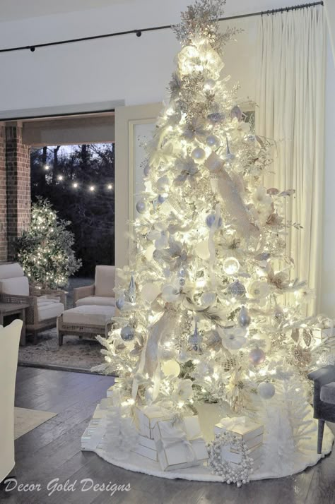 Christmas home night lights tree lit up White Feather Christmas Tree, Christmas White Tree Ideas, Decorated White Christmas Trees, White Christmas Tree Ideas Color Schemes, All White Christmas Decor, Christmas Tree Ideas White, Christmas Decor Ideas White, All White Christmas Tree, Christmas Aesthetic Decor