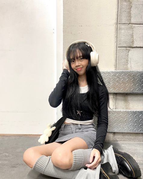 headphone outfit inspo, iKF T1 headphones, acubi fashion Ikf T1 Headphones Aesthetic, Acubi Fashion Black Women, Ikf T1 Headphones, Black Headphones Outfit, Outfits With Headphones, Headphones Aesthetic Outfit, Outfit With Headphones, Headphones Outfit, Headphone Outfit