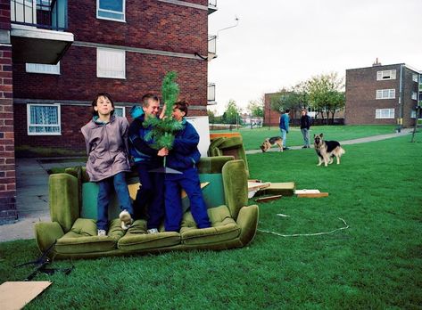 Superb Photos Of Life On A 1991 British Social Housing Estate - Flashbak Council Estate, A Level Photography, Social Housing, Pictures Of People, Photo Essay, Documentary Photography, Photography Projects, Paros, Photography Inspo