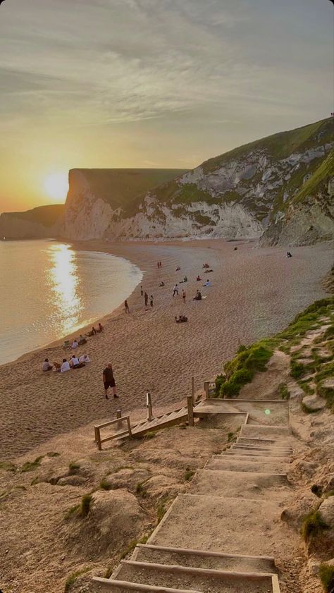 Eastbourne England Aesthetic, London Beach Aesthetic, English Coast Aesthetic, England Beach Aesthetic, Uk Seaside Aesthetic, Cornwall Beach Aesthetic, British Seaside Aesthetic, Cornwall Aesthetic, Beaches In England