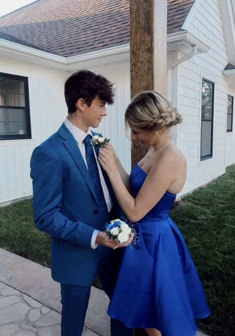 credit: @maddiemonkk Navy Blue Prom Dress Matching Suit, Dark Blue Couple Outfit, Hoco Matching Outfits Blue, Prom Outfits Royal Blue, Royal Blue Homecoming Couple, Navy Blue Prom Couple Outfit, Prom Blue Couple, Prom Couples Outfits Blue, Homecoming Couples Outfits Blue