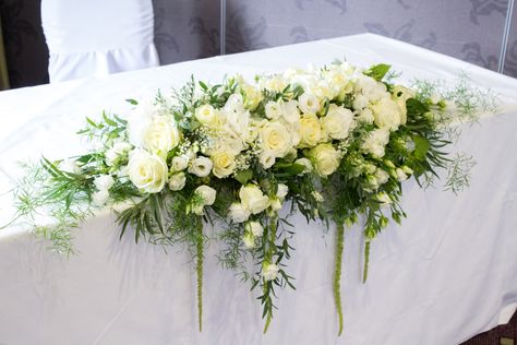 Oval Top Table Wedding Flowers, Wedding Top Table Flowers, Alter Design, Top Table Ideas, Sweetheart Table Flowers, Top Table Flowers, Wedding Top Table, Table Flower Arrangements, Wedding Backdrop Design