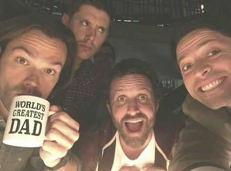 As soon as I got my new laptop I put this as my wallpaper #Priorities Rob Benedict, Supernatural Actors, Bobby Singer, Mark Sheppard, Supernatural Pictures, Jared And Jensen, Supernatural Memes, Jeffrey Dean Morgan, Supernatural Fans