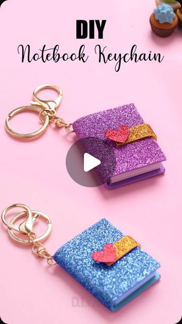 Diy Mini Notebook, How To Make Keychains, Diy Souvenirs, Foam Sheet Crafts, Keychain Ideas, Keychain Craft, Handmade Keychains, Hand Crafts For Kids, Handmade Flowers Paper