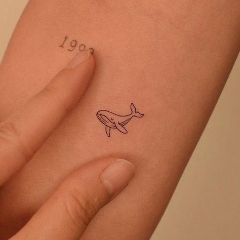 Tato Minimal, Small Girly Tattoos, Whale Tattoos, Small Pretty Tattoos, Petite Tattoos, Cute Tiny Tattoos, Small Hand Tattoos, Discreet Tattoos, Girly Tattoos