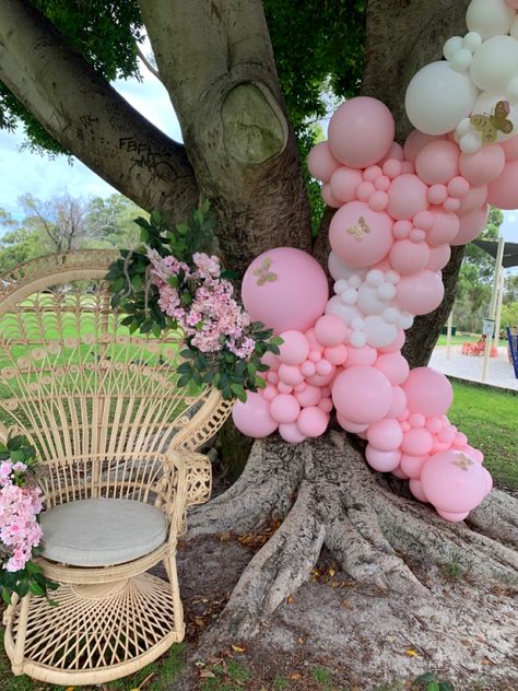 Balloons In Trees Birthday Parties, Gazebo Balloon Garland, Balloon Garland Tree, Ghoul Party, Hanging Balloons, Balloon Business, Sparkle Party, Outdoor Trees, Balloon Ideas