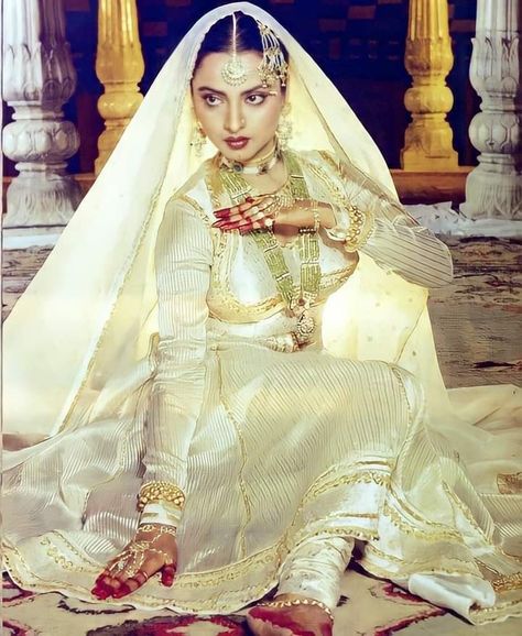 Umrao Jaan / In aankhon ki Umrao Jaan, Bollywood Wallpaper, Shabana Azmi, Pretty Eyes, Bollywood Stars, Best Photographers, Bollywood Actress, Style Icons, Victorian Dress