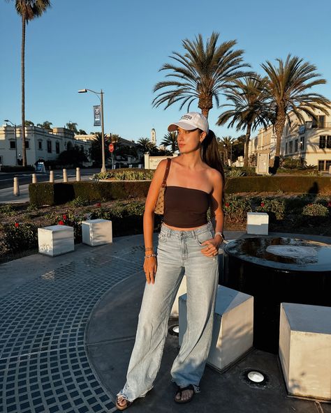 San Diego Diaries | Day 5 | 8.26.24 | Coronado Island, Parakeet Cafe, & The University of San Diego. ☀️ • Outfit details are linked in my LTK. Use the link in my bio or my story/ story highlights “September Links”. • • • • Transitional outfits, fashion inspo, what to wear, outfit of the day, vacation outfits, travel outfits, summer style, fall style, ootd, Pinterest inspired #fashionstyle #fashioninspiration #outfitinspiration #fashioninspo #whattowear #vacationoutfit #pinterestinspi... San Diego Fall Outfits, Santa Barbara Outfit, San Diego Outfits Fall, Arizona Aesthetic Outfits, Arizona Outfits Summer, San Diego Outfits, University Of San Diego, San Diego Style, Coronado Island