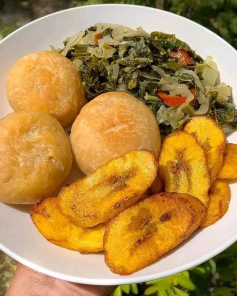 Carribean Meals, Fried Fritters, Jamaican Breakfast, Colourful Food, Fried Plantain, Jamaica Food, Healthy Breakfast Snacks, Plantain Recipes, Homemade Comfort Food