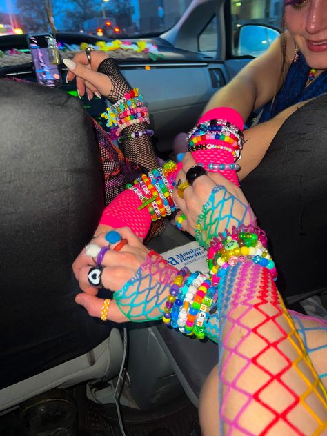 Basshead Outfit, Subtronics Outfit, 90s Rave Aesthetic Outfit, Rave Fits Aesthetic, Nocturnal Wonderland Rave Outfits, 80s Rave Outfit, Raves Aesthetics, Rave Babe Aesthetic, Trance Festival Outfits